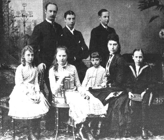 An image of King Frederick VIII and Queen Louise of Denmark with their children.