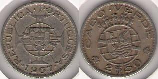 (On the left) Portuguese coat of arms over the cross of the Order of Christ in the Cape Verde 2.5 escudos coin of 1967