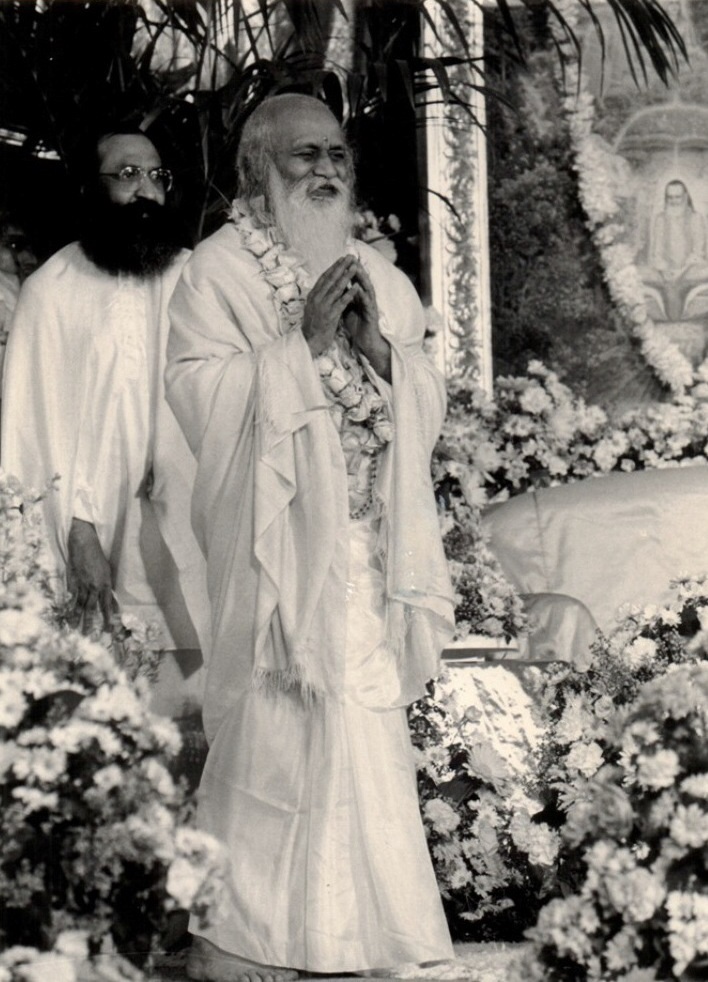 Maharishi Mahesh Yogi with Nandkishore