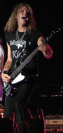 Ean Evans with Lynyrd Skynyrd in 2008.
