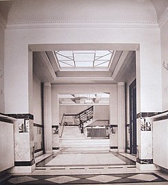 Mature: Interior of Calea Victoriei no. 100, Bucharest, by Nicolae Nenciulescu, 1929