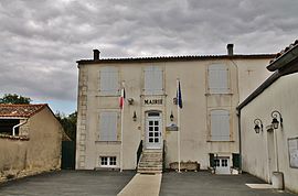The town hall in Bouhet