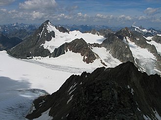The Schrankogel (left) seen from the Ruderhofspitze, the formerly entirely firn-covered north flank is becoming increasingly snow-free