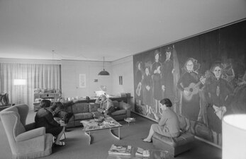 Dürrenmatt 1966 in seinem Arbeitszimmer in Neuchâtel im Gespräch mit Eugène Ionesco, Foto: Jack Metzger, Comet Photo, Bildarchiv der ETH, Zürich