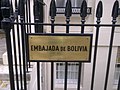 Plaque outside the embassy in Spanish