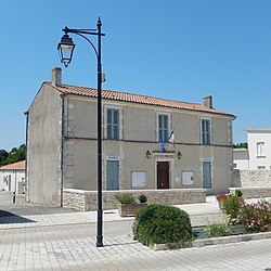The town hall in Moragne