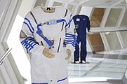 Replica of the suit worn by Marcos Pontes on his Missão Centenário flight to the International Space Station aboard the Soyuz TMA-8 in 2006