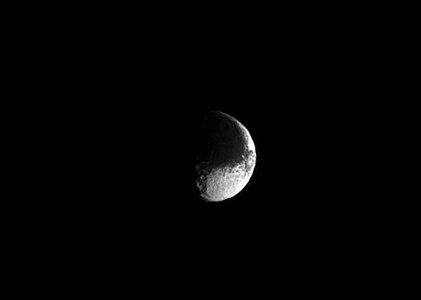 A much clearer image of Iapetus's Taijitu (Yin-Yang) appearance, taken by Cassini on August 30, 2013, from a distance of 2.5 million km (1.6 million mi). The crater near the terminator at the lower center is Ganelon.