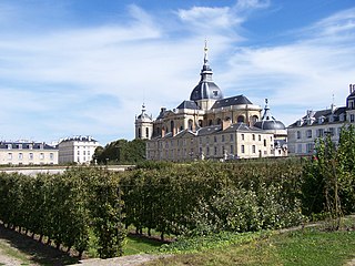 The Lelieur orchard and the cathedral of Saint-Louis