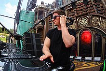 DJ Fedde le Grand playing the 2019 Tomorrowland mainstage