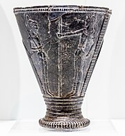 The stone "Chieftain Cup" from Hagia Triada , MM III or LM I.[66]