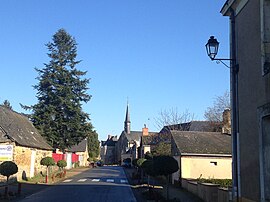 The road into Mée, from Saint-Quentin-les-Anges