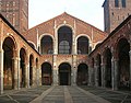 Atrium und Westportal von Sant’Ambrogio in Mailand, um 1090 romanisch umgestaltet