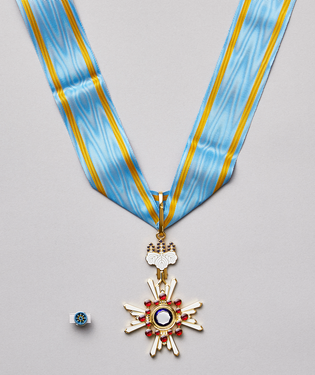 The Order of the Sacred Treasure, Gold Rays with Neck Ribbon (3rd class)