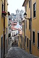 Typische Gasse in der Altstadt mit Sicht auf die Sé do Porto