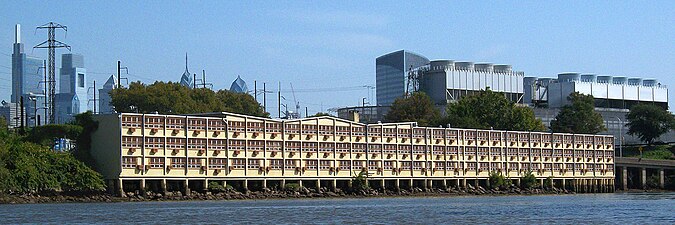 University Motor Inn with partial butterfly roof on the Schuylkill River in Philadelphia, 1960