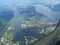 Luftaufnahme des Antwerpener Hafens