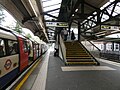 Hendon Central platforms