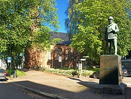 Statue of Svend Foyn by Anders Svor from 1915