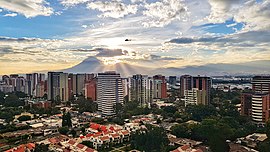 Guatemala-Stadt umgeben von Vulkanen