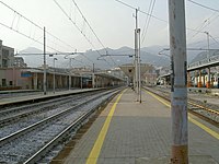 Salerno station in 2004: to the right, the shelter (under construction) for the metro platform