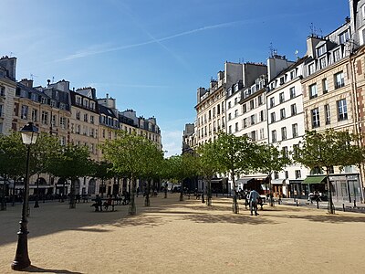 The Place Dauphine looking west toward the Pont Neuf