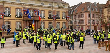Gelbwesten vor dem Rathaus von Belfort am 29. Dezember 2018