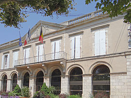The town hall in Aiguillon