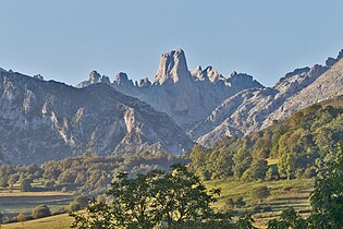 Urriellu peak (Naranjo de Bulnes) from Pozo de La Oracion