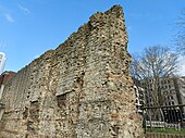 London Roman Wall – surviving section by Tower Hill gardens full section