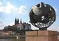 Skulptur „Weltfrieden“ bzw. „Friedenstauben“ an der Altstadtbrücke
