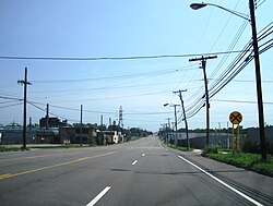 Hyde Park Boulevard (NY 61) southbound on the border of the town of Niagara and city of Niagara Falls (town on left)
