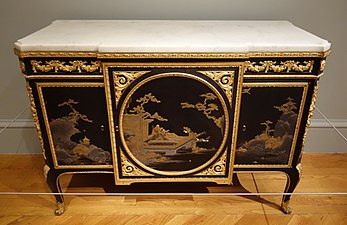 Commode by Martin Carlin with Japanese lacquer veneer (1773)