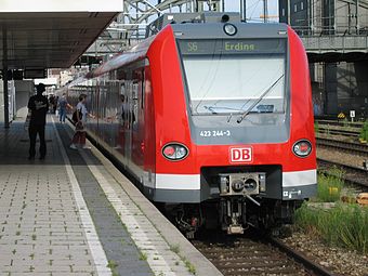 S-Bahn train at Hackerbrücke (Br 423)