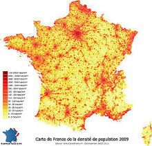 Grafische Karte Frankreichs mit gelb und rot markierten Gebieten, die von 0 bis über 15000 Einwohner pro km² zeigen und in einer Legende erläutert sind.