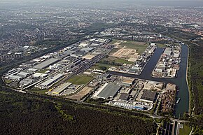 Aktuelles Luftbild des GVZ bayernhafen Nürnberg 337 ha Gesamtfläche, 260 ansässige Unternehmen, 5.500 Arbeitsplätze