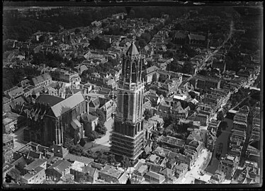 Military aerial view of Domplein and its environs, 1920–1940. Nederlands Instituut voor Militaire Historie.