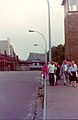 Blick in Richtung Kreuzberg um 1990, rechts der Wachturm der DDR-Grenztruppen