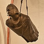 Ernst Barlach hat seiner Skulptur Schwebender Engel (1927) das Gesicht von Käthe Kollwitz gegeben. Hier der Guss im Güstrower Dom. Ein weiterer Guss befindet sich in der Antoniterkirche in Köln