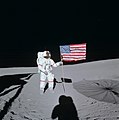 Die Nationalflagge auf dem Mond