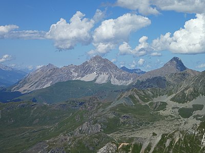 Blick nach Norden zu den Bergüner Stöcken mit Piz Mitgel, Pizza Grossa und Tinzenhorn.