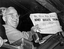 Famous photograph of Truman grinning and holding up a copy of the newspaper that erroneously announced his defeat