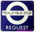 Kennzeichnung einer Bedarfshaltestelle beim Londoner Trolleybus