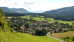 Blick auf Hernstein vom Ortsteil Aigen