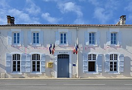 The town hall in Thézac