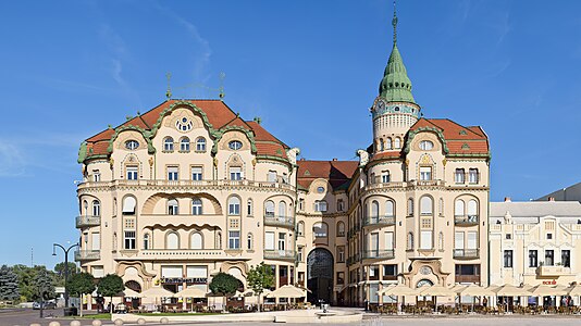 Black Eagle Palace in Oradea, today in Romania, at that time part of the Austro-Hungarian Empire, by Marcell Komor and Dezső Jakab (1907–08)