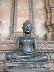The Buddha calling the earth to witness, Die Arme des Buddhas sind in bhūmisparsa mudrā Position. Ho Phra Kaeo temple, Vientiane, Laos