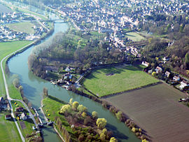 An aerial view of Choisy-au-Bac and the Aisne river