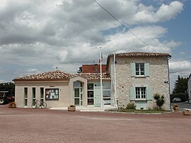 The town hall in Montazeau