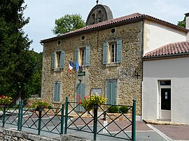 The town hall in Bayac